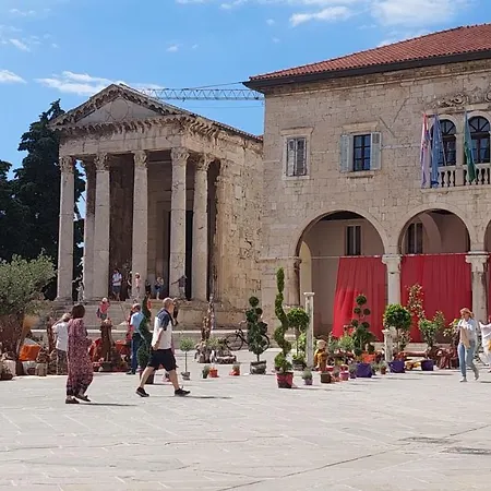 7even Ground Floor بولا